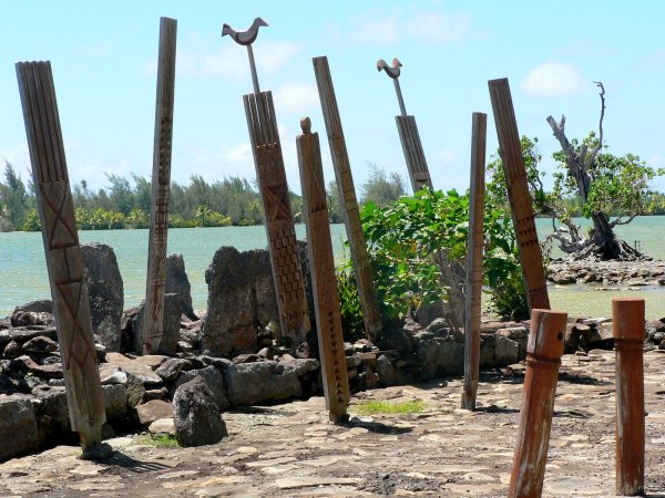 48- Les Unus, pieces de bois sculptees rituelles 